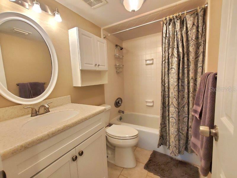ISLANDER POINT - Residential Lease