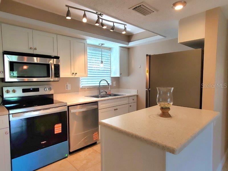ISLANDER POINT - Residential Lease