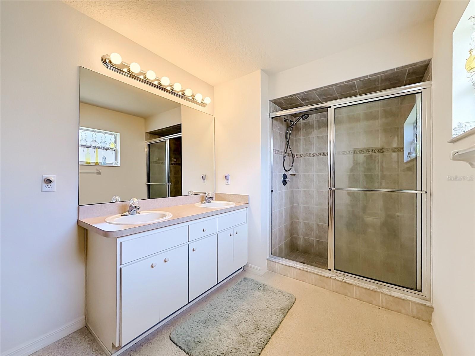 ABOR LAKES - Residential