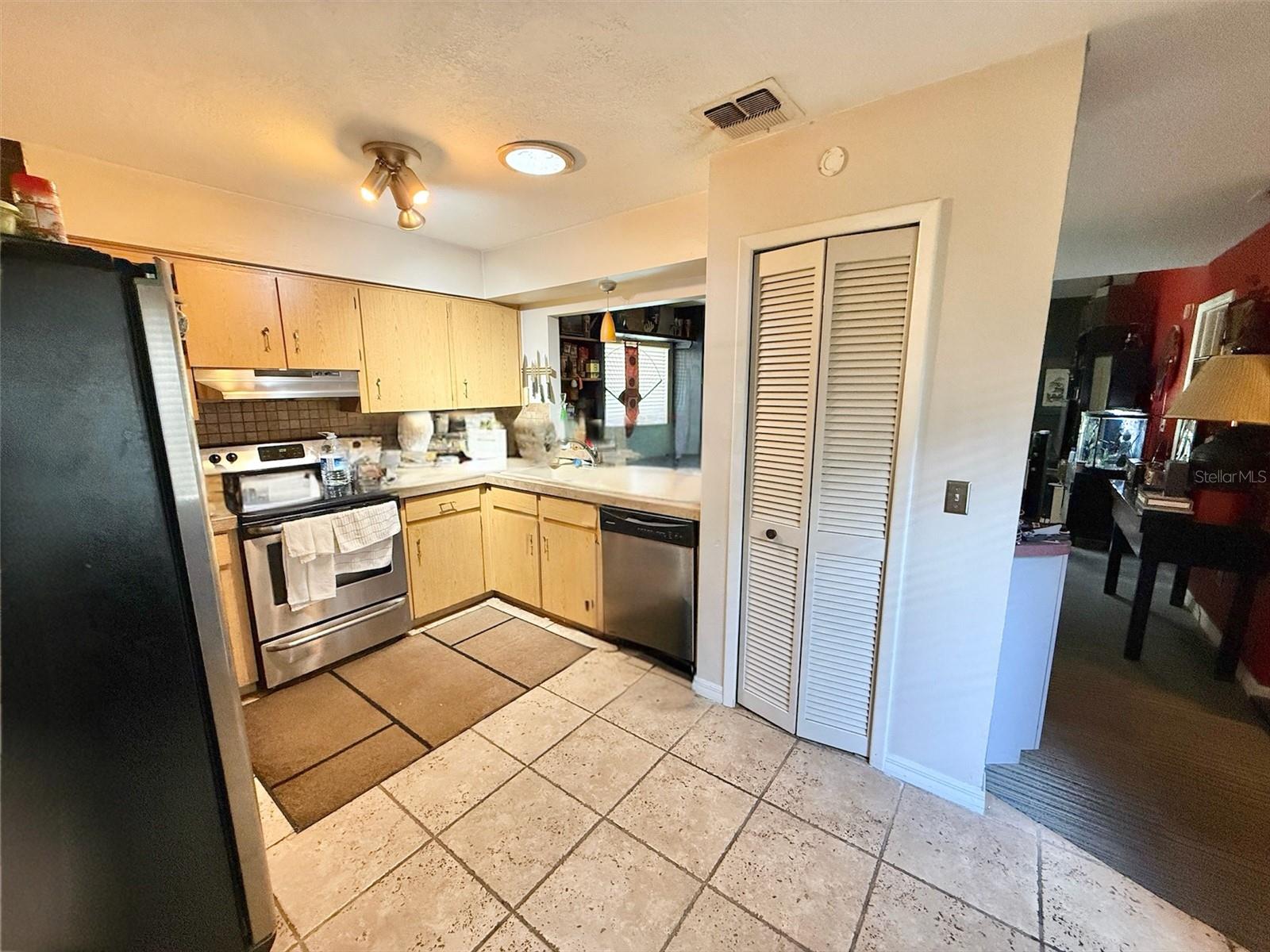 7137 MARVISTA COURT