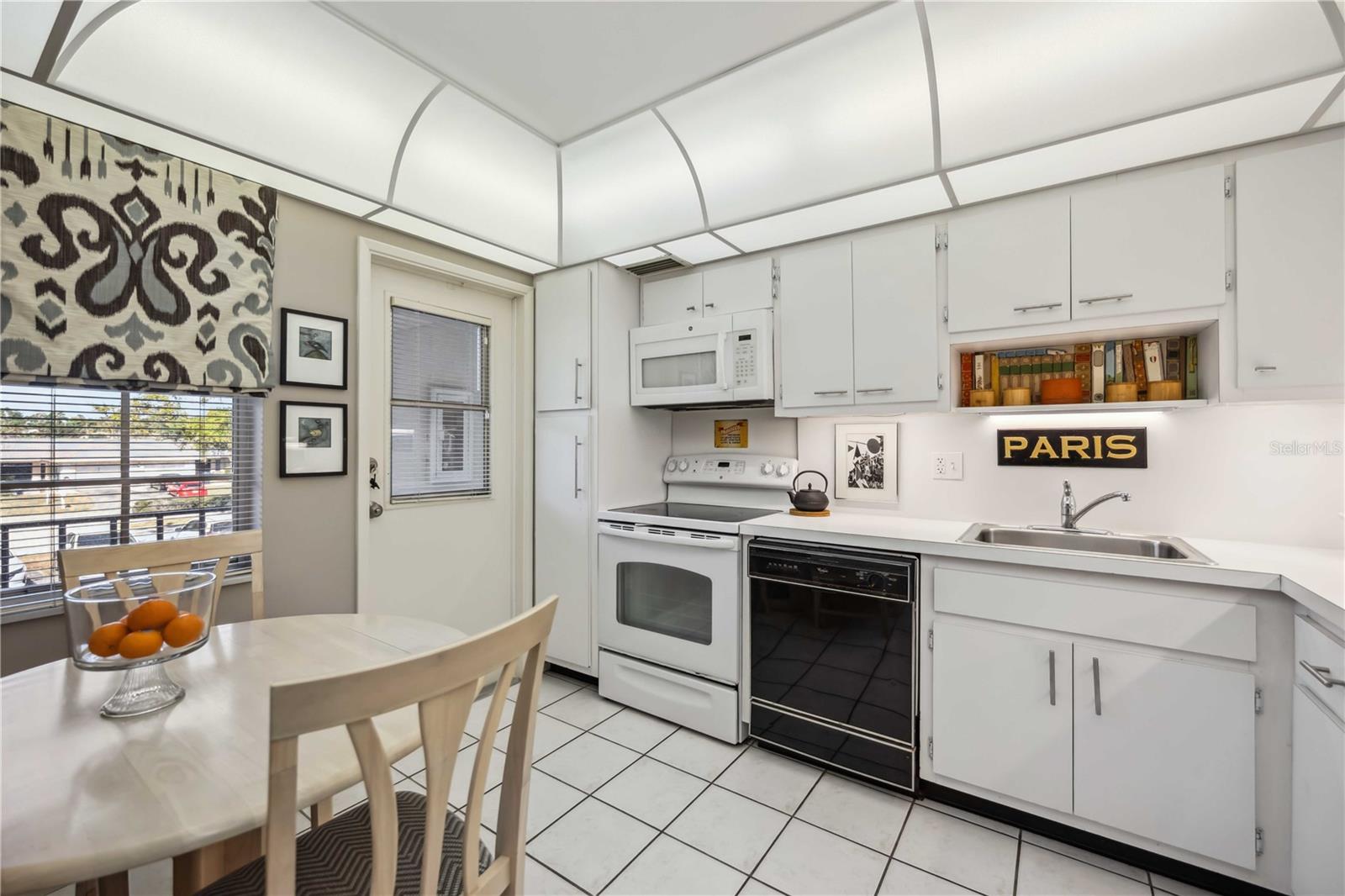 NO 1 PALM-AIRE DESOTO LAKES CC APT CONDO - Residential