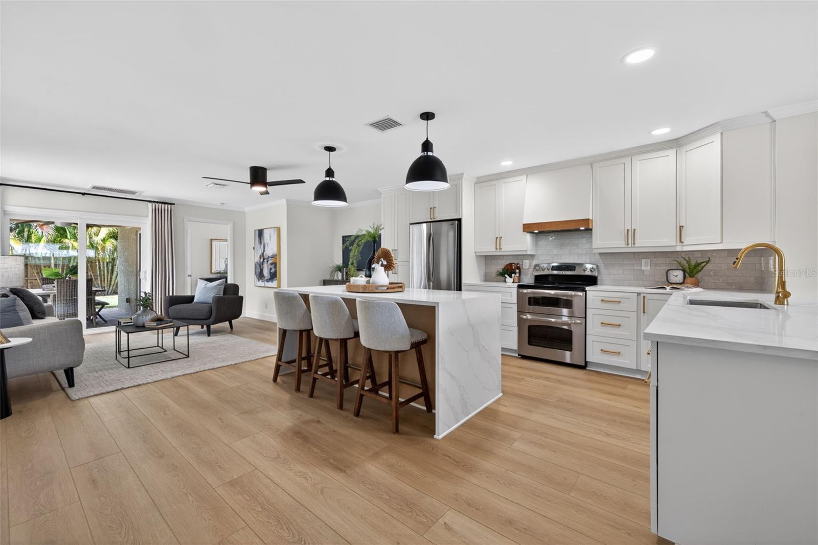 SNELL SHORES MANOR - Residential