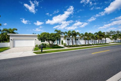 Photo of 4524 Riverwood Avenue, Sarasota, FL 34231 (MLS # A4682835)