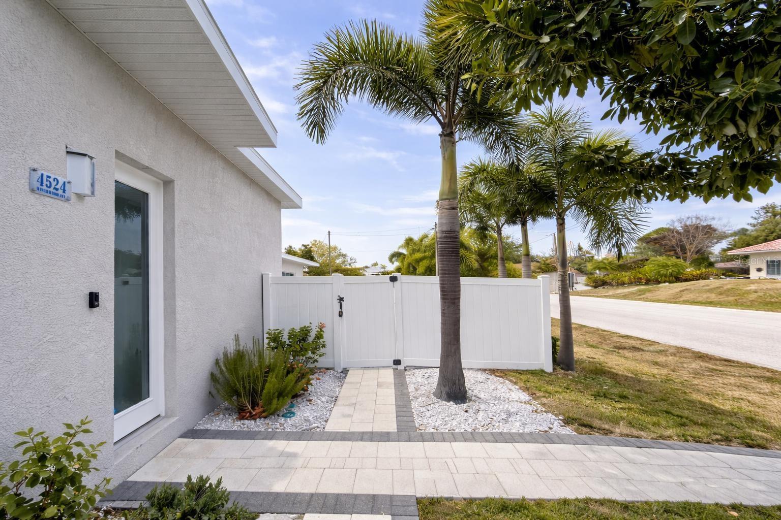 4524 RIVERWOOD AVENUE