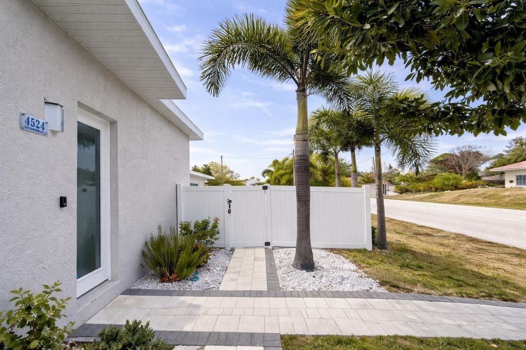 Photo of 4524 Riverwood Avenue, Sarasota, FL 34231 (MLS # A4682835)