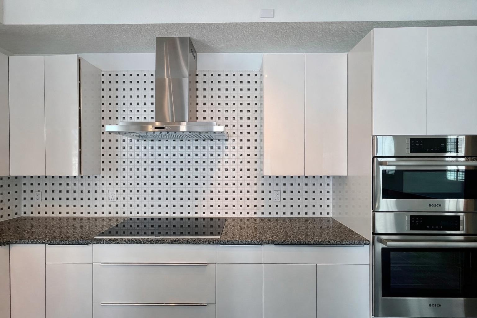 4524 RIVERWOOD AVENUE