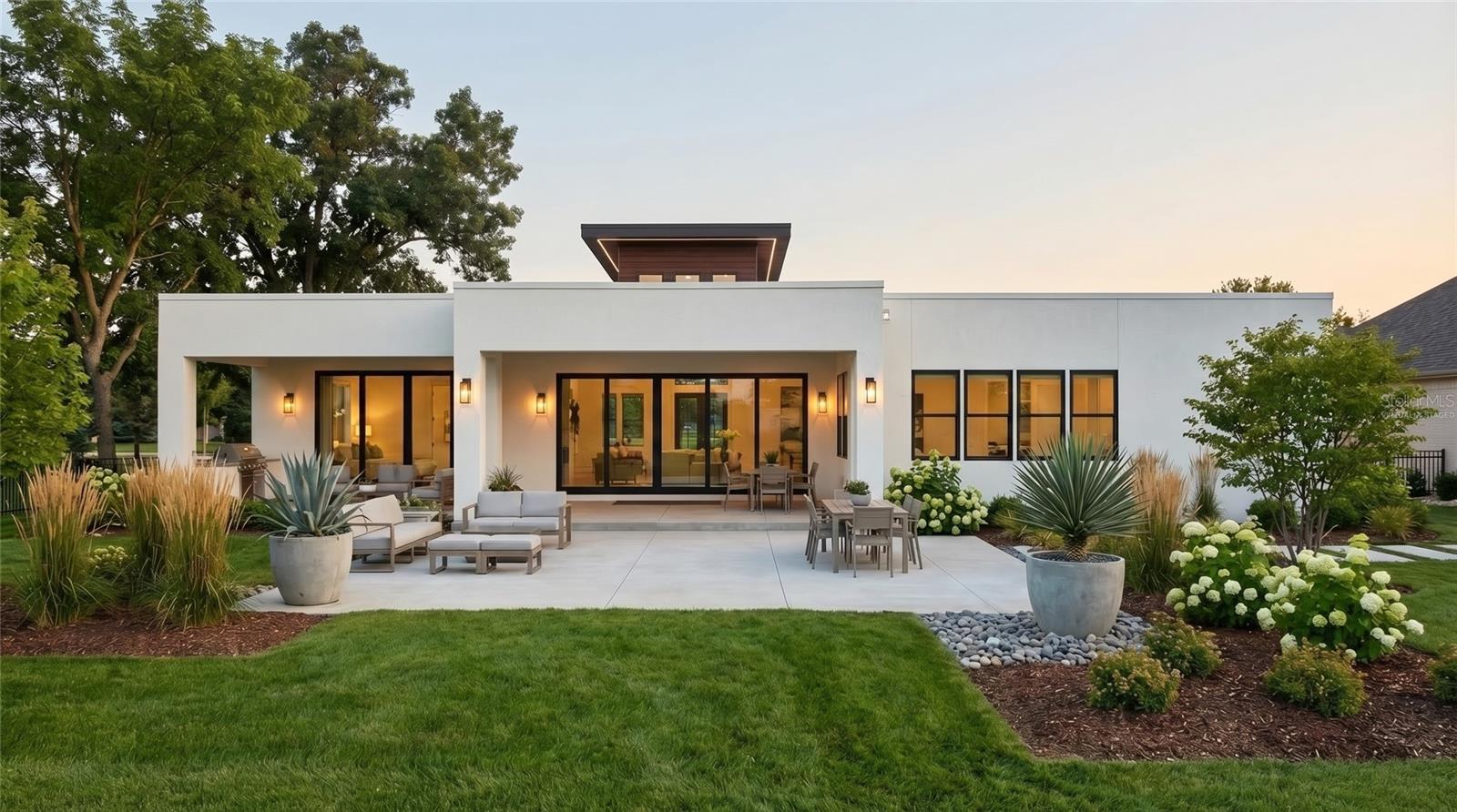 MIRROR LAKE - Residential