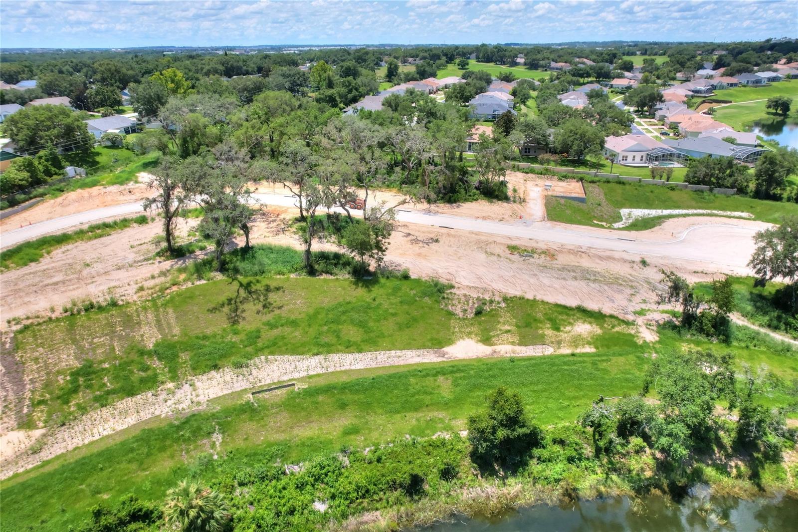 MIRROR LAKE - Residential