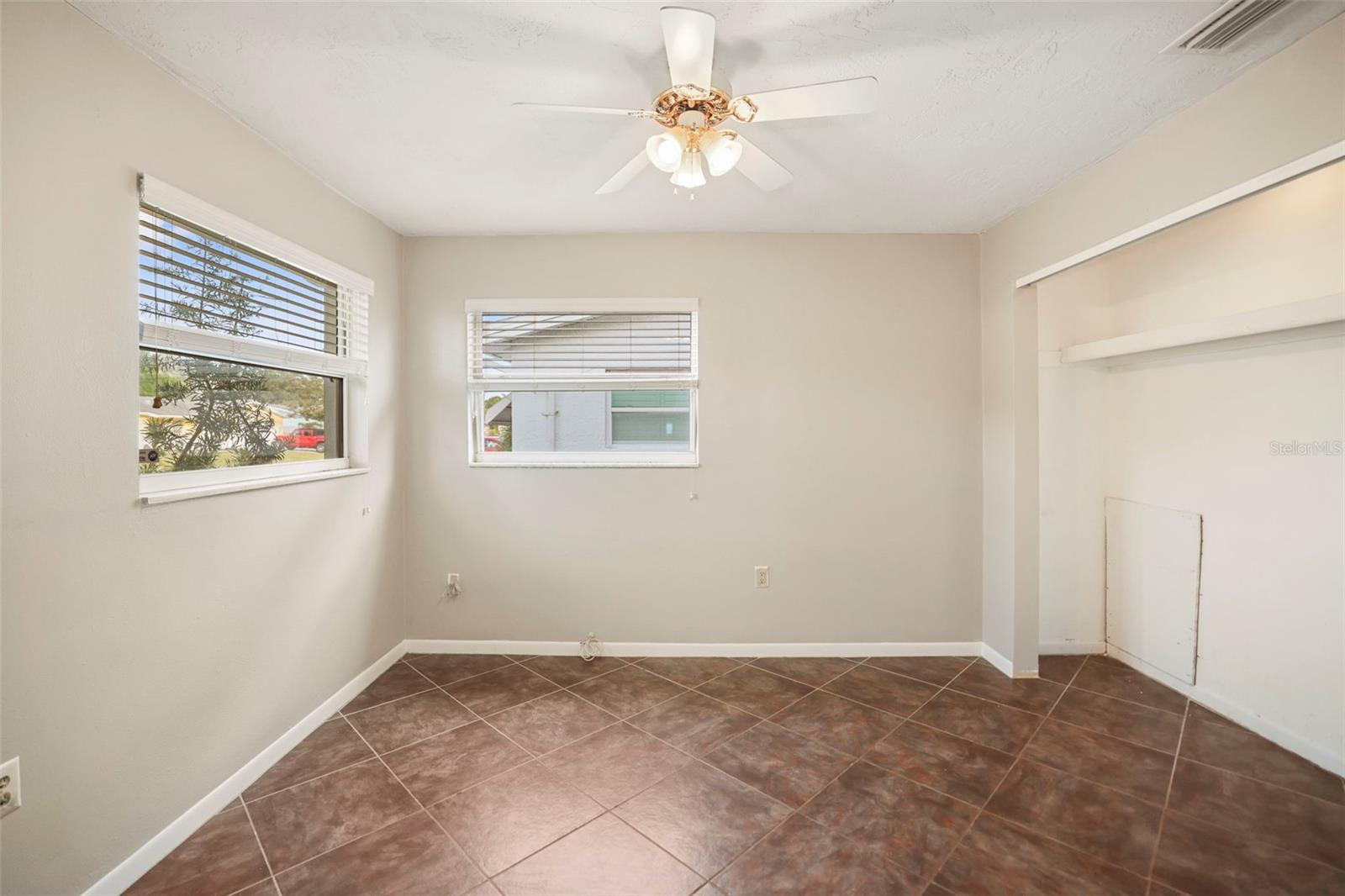 CURLEW GROVES UNIT ONE - Residential