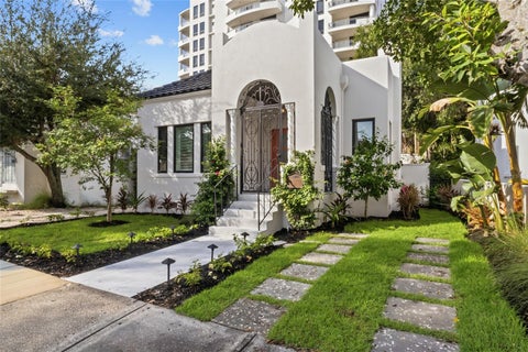 Photo of 410 Burns Court, Sarasota, FL 34236 (MLS # A4710704)