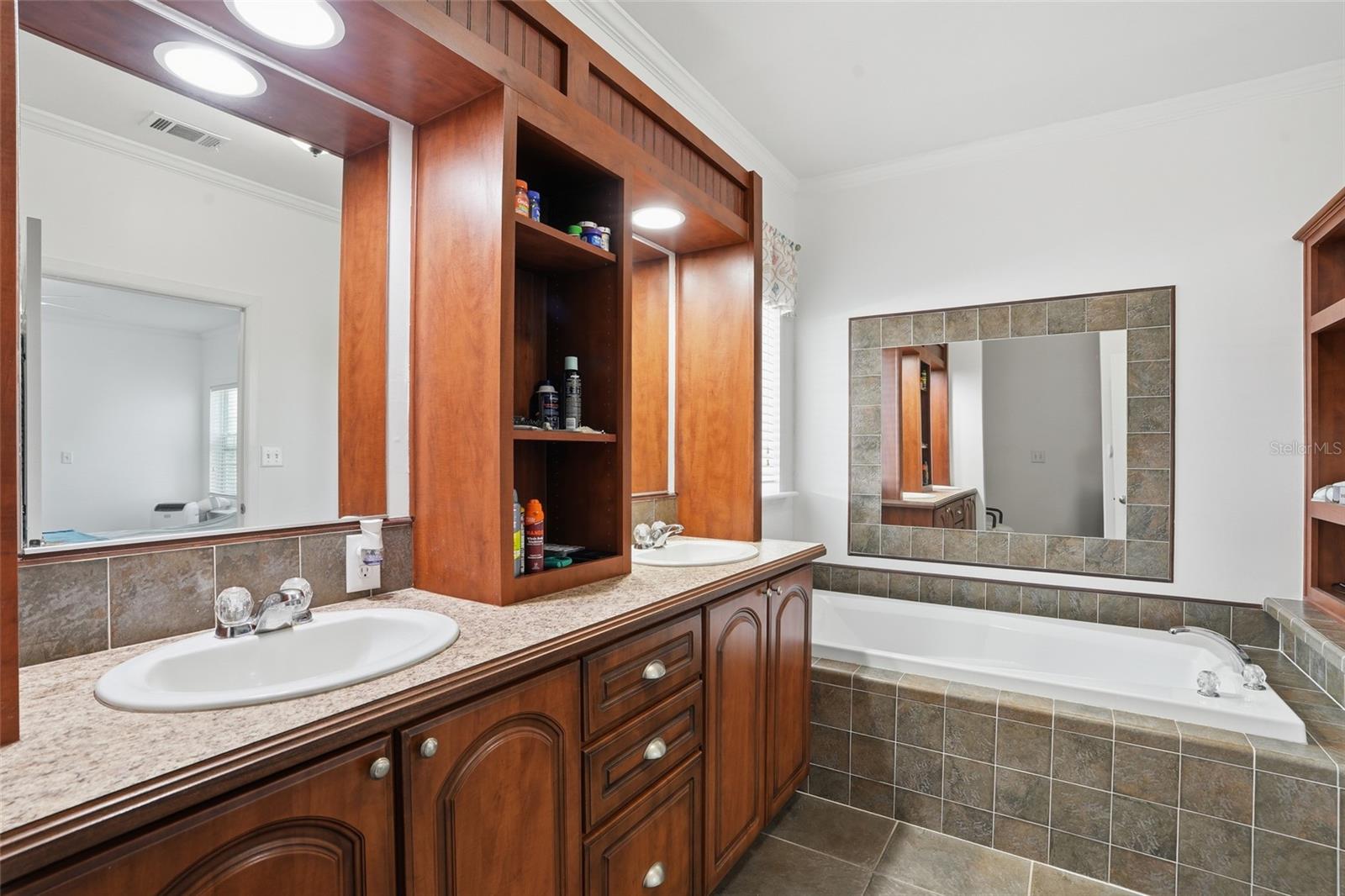 LEMON BAY ISLES PH 04 - Residential