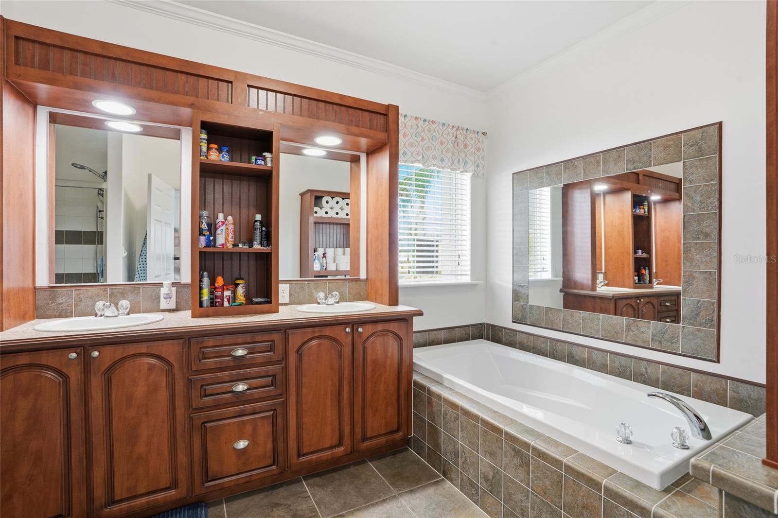 LEMON BAY ISLES PH 04 - Residential