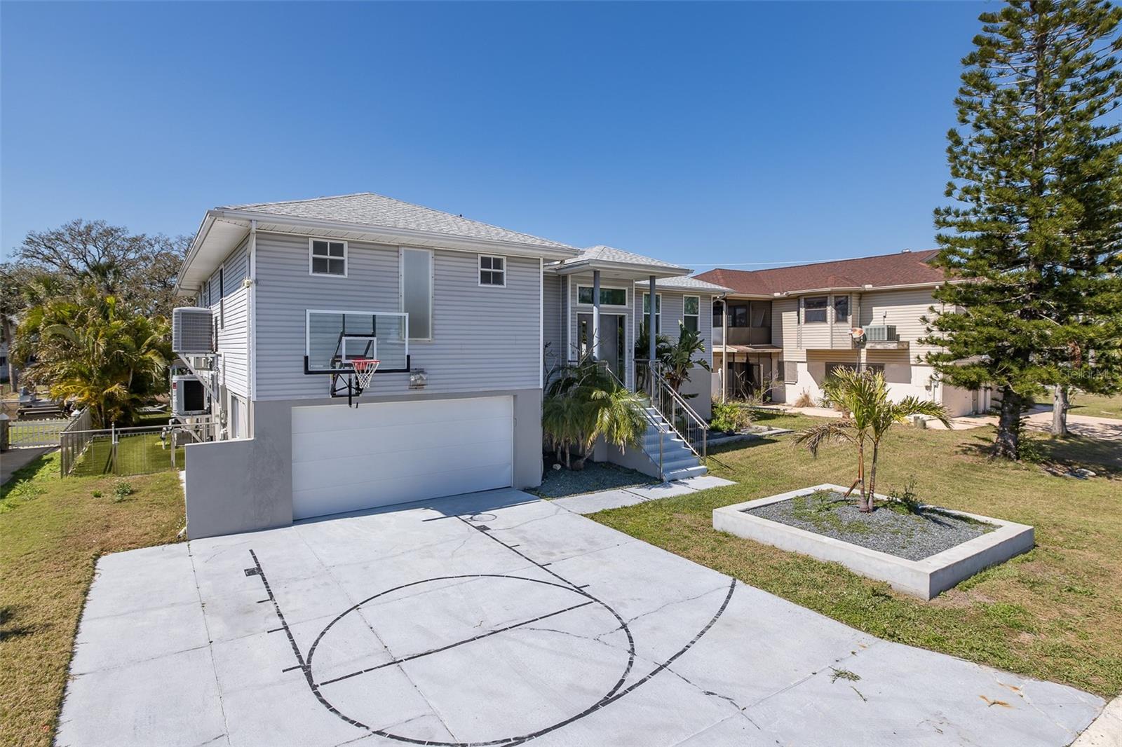 8401 CAROLYN DRIVE