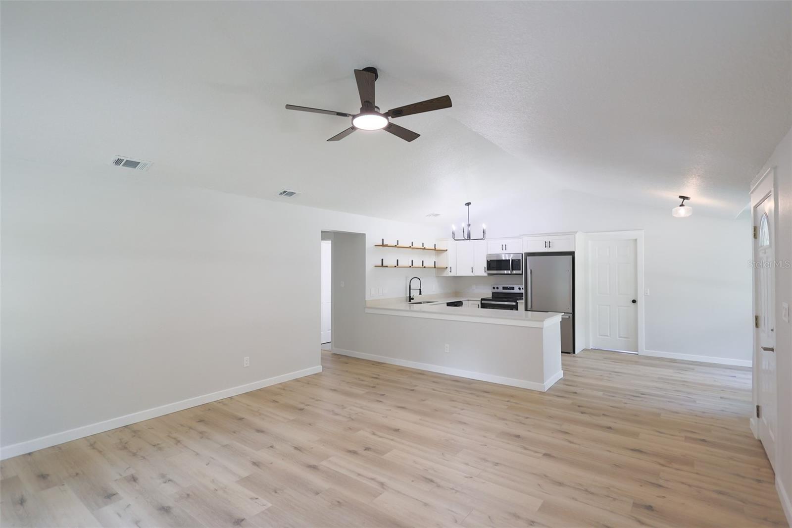 731 LAKEVIEW DRIVE