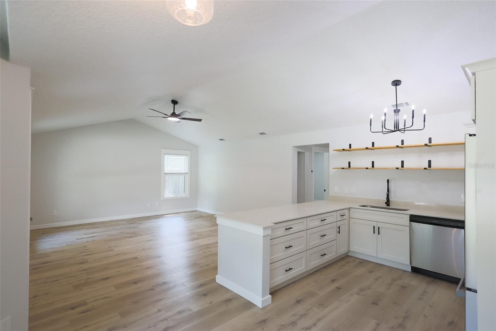 731 LAKEVIEW DRIVE