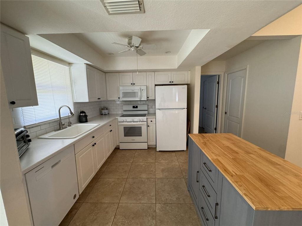 Photo of 3806 SW 6th Avenue, Cape Coral, FL 33914 (MLS # TB8469300)