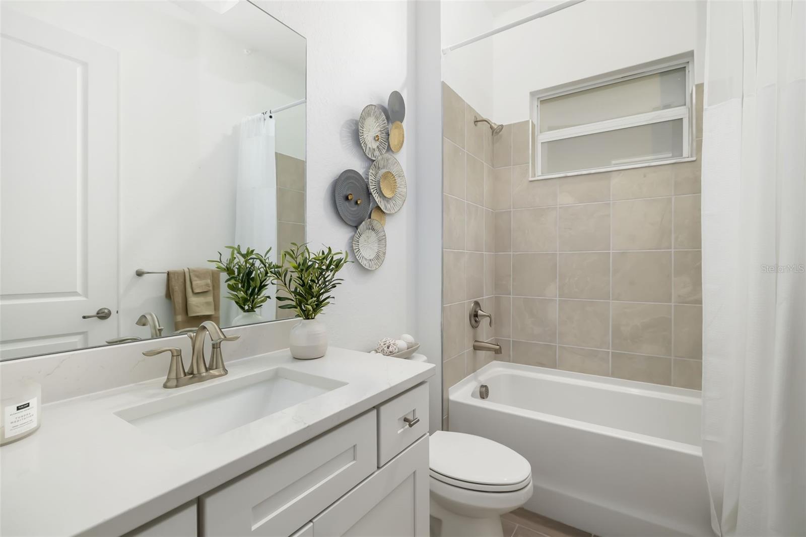 CALUSA COUNTRY CLUB - Residential Lease