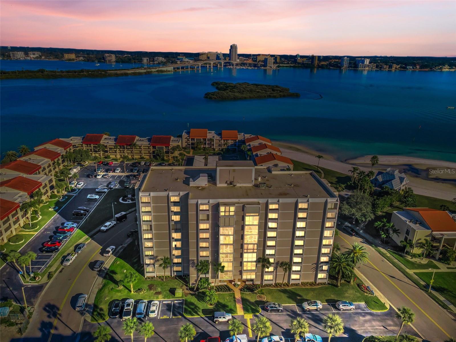 CLEARWATER POINT NO 7 (NO TENNIS) - Residential