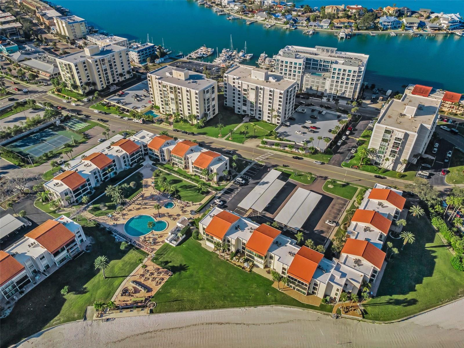 CLEARWATER POINT NO 7 (NO TENNIS) - Residential