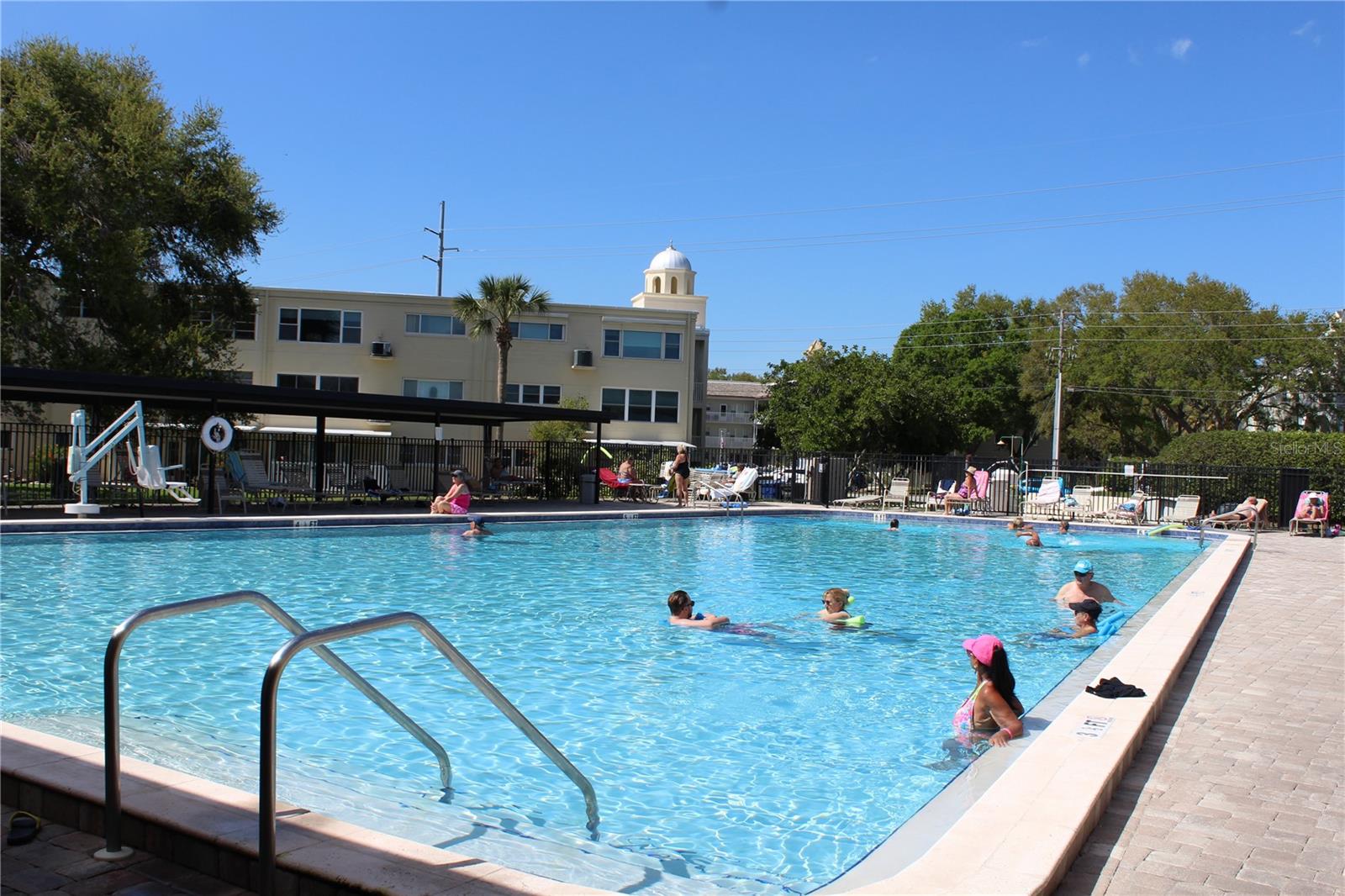 ON TOP OF THE WORLD - Residential