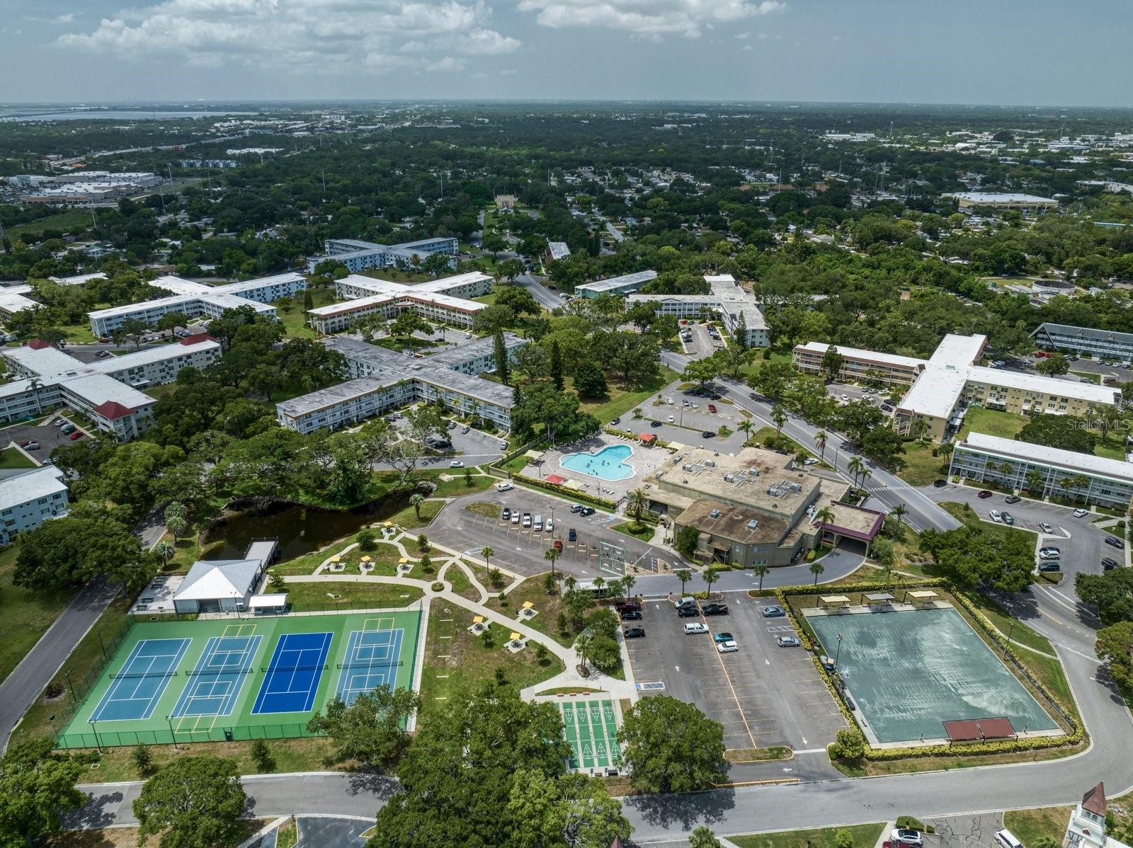 ON TOP OF THE WORLD - Residential