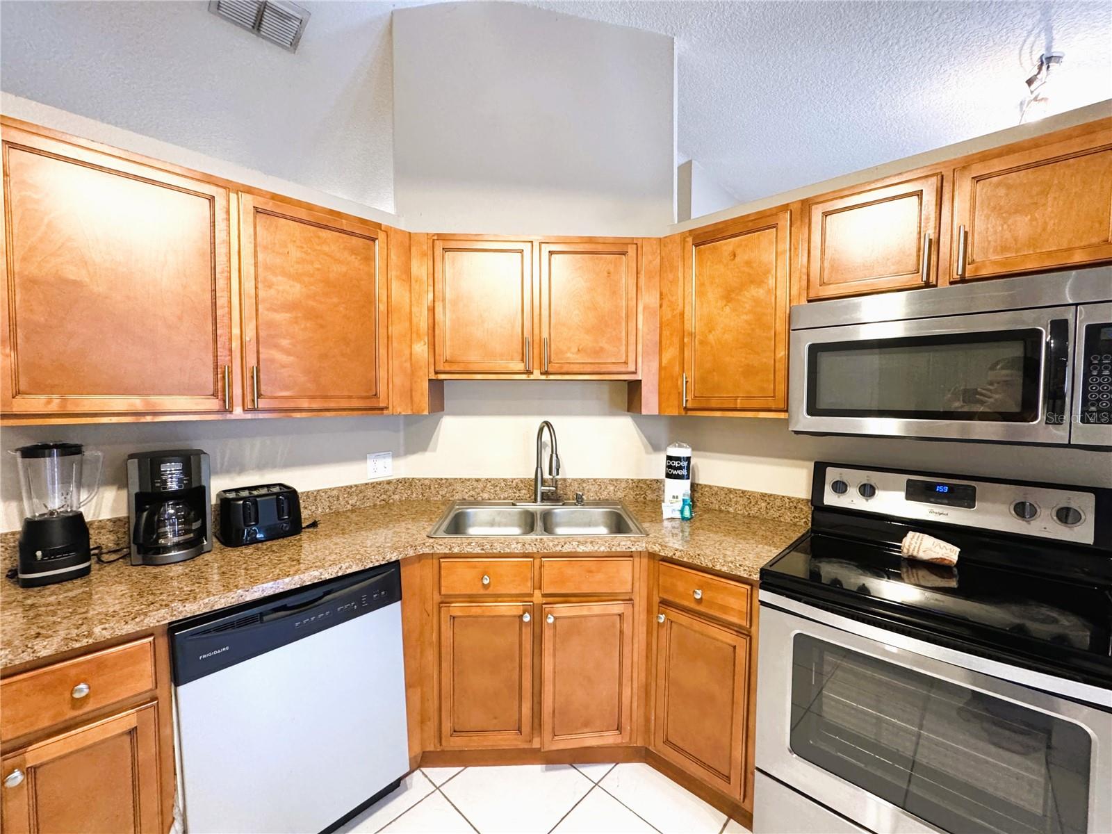 BRIARGROVE SECOND ADD - Residential Lease
