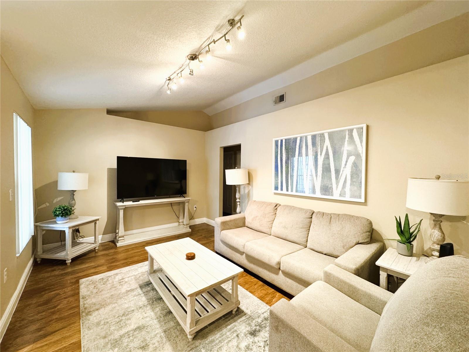 BRIARGROVE SECOND ADD - Residential Lease