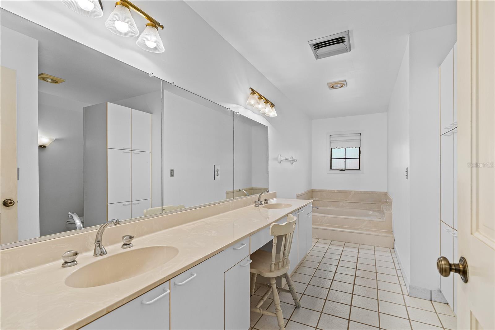THE TOWNHOMES AT THE OCEANS - Residential