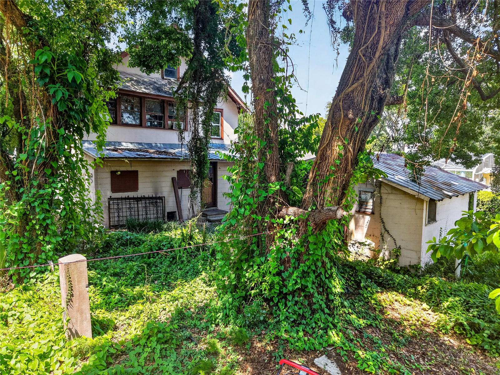 16018 DORA AVENUE