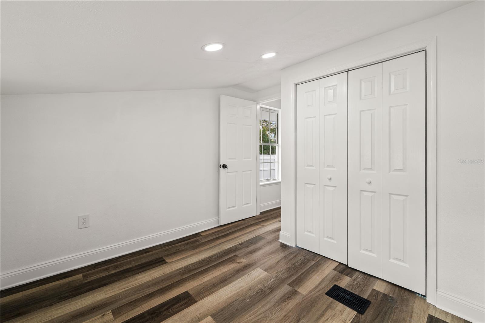 SUNNYBROOK - Residential