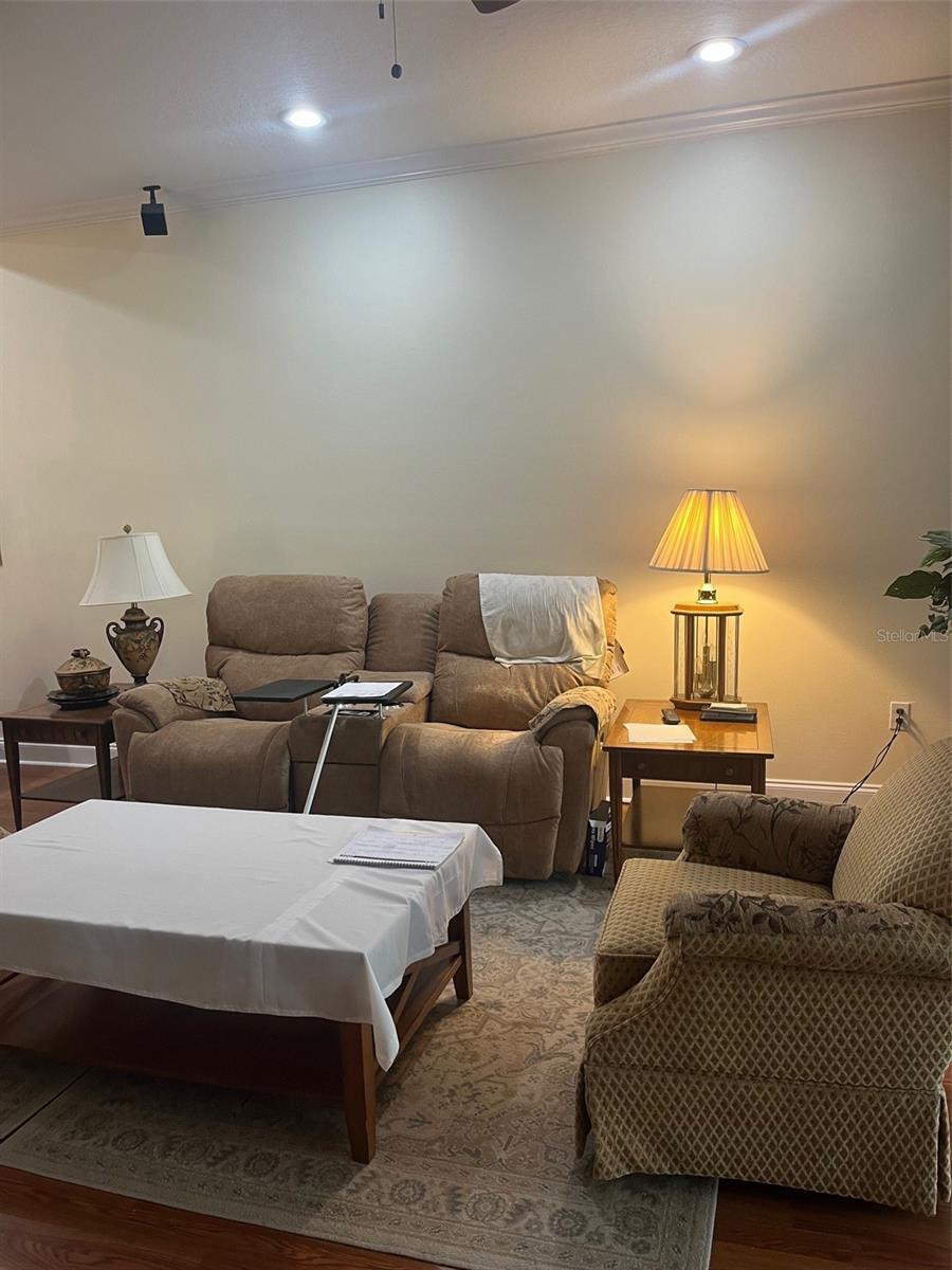 GROVES PH 03 CLUB VILLAS - Residential