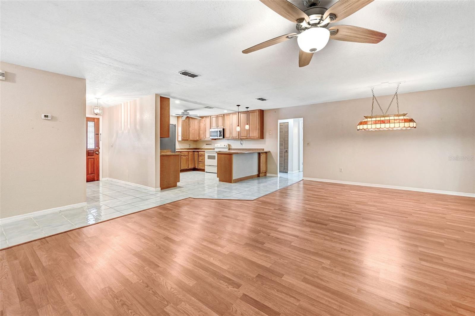 VILLA DE PALMAS UNIT 04 - Residential