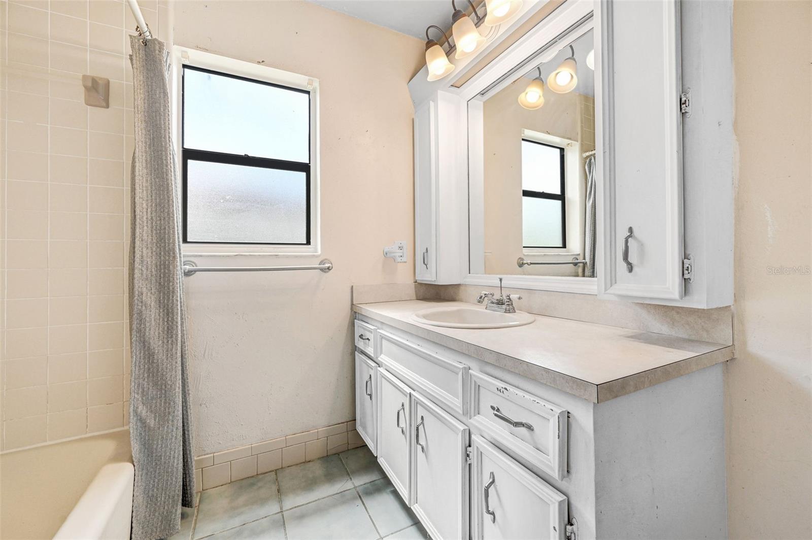 VILLA DE PALMAS UNIT 04 - Residential