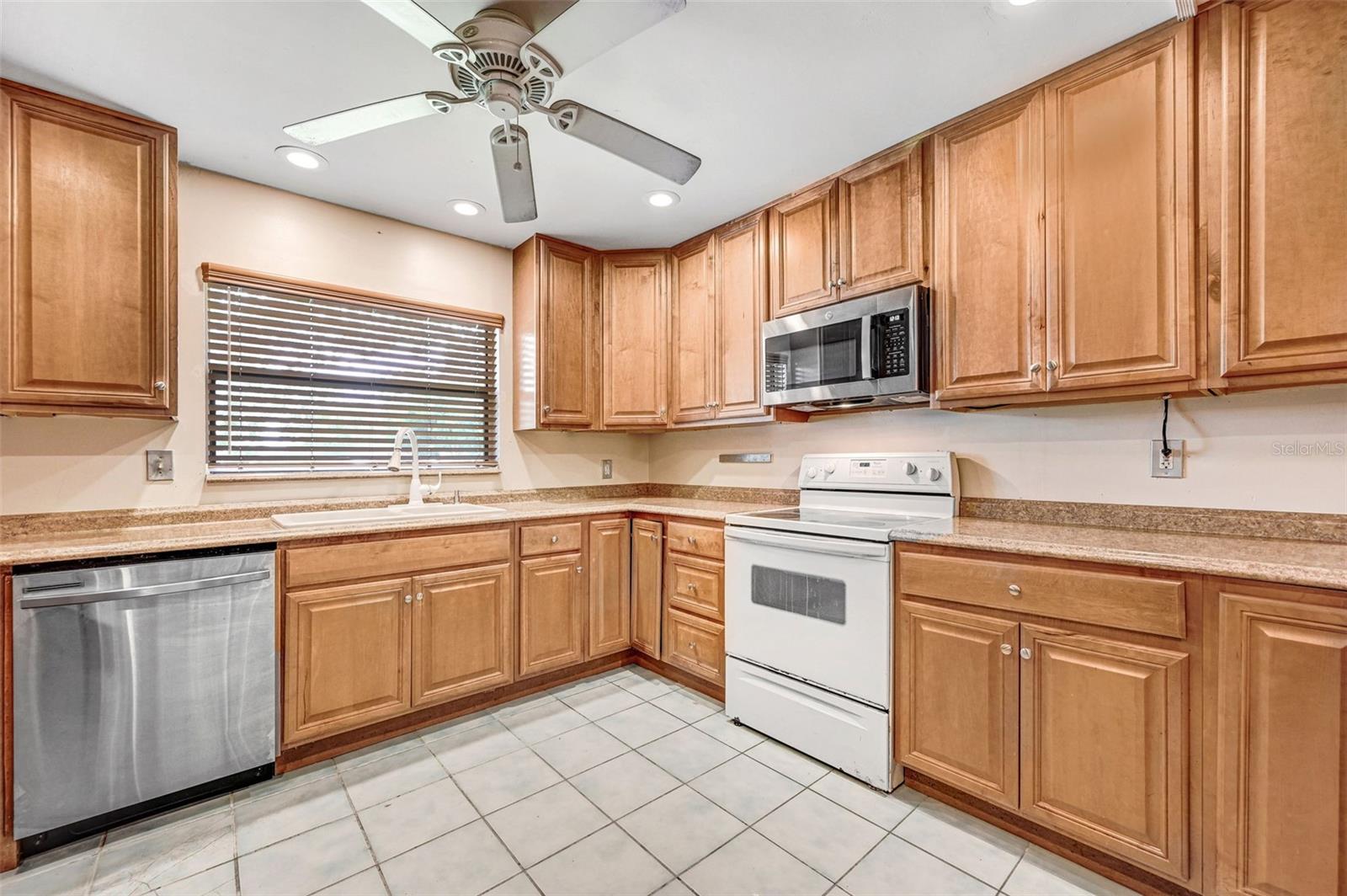 VILLA DE PALMAS UNIT 04 - Residential