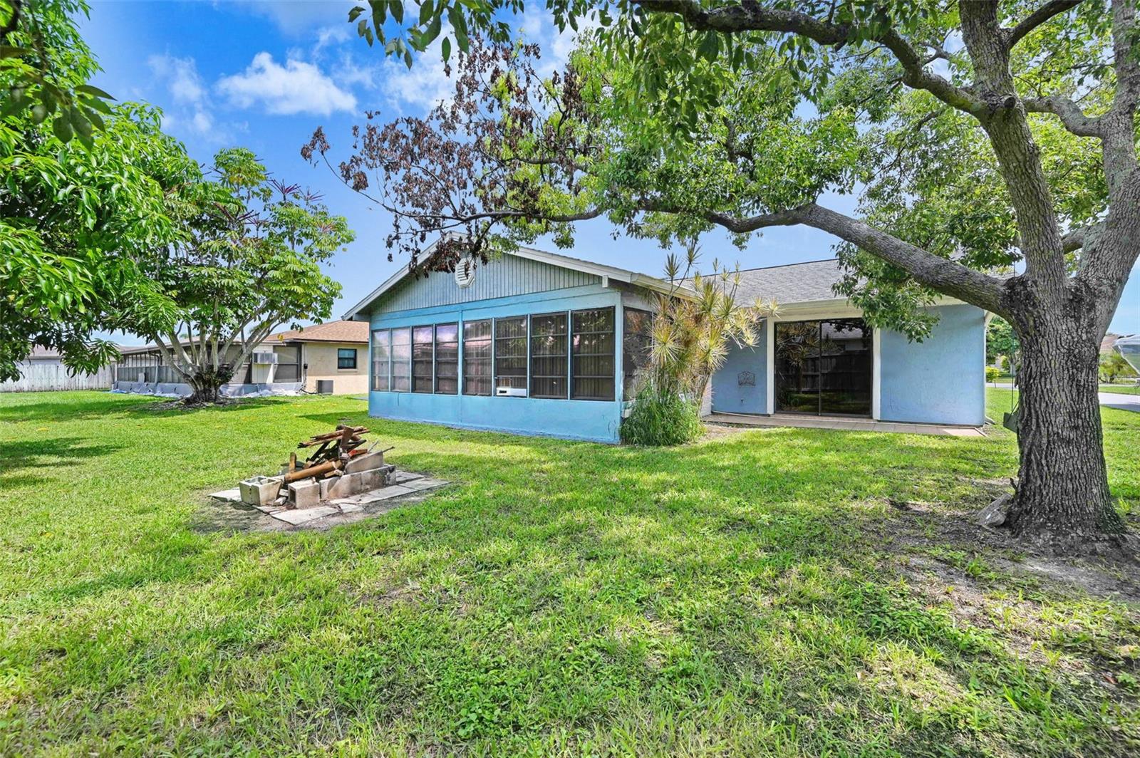 VILLA DE PALMAS UNIT 04 - Residential