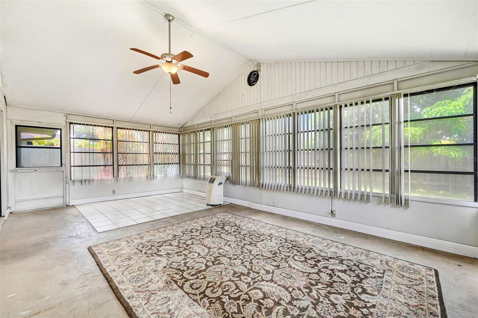 VILLA DE PALMAS UNIT 04 - Residential