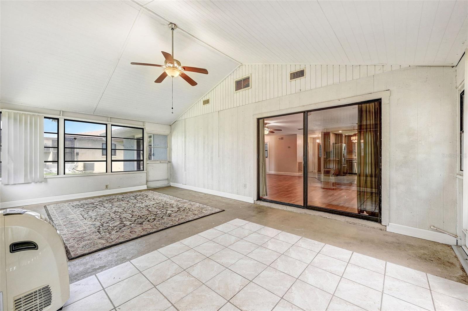 VILLA DE PALMAS UNIT 04 - Residential