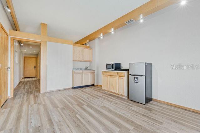 EUROPEAN VILLAGE - Residential Lease