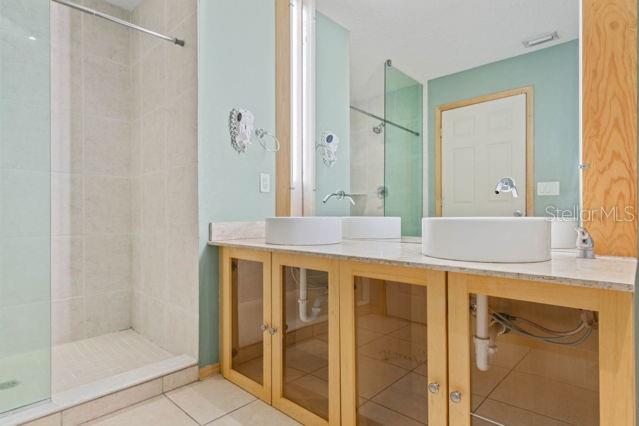 EUROPEAN VILLAGE - Residential Lease