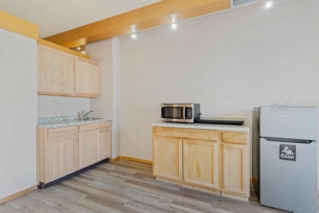 EUROPEAN VILLAGE - Residential Lease