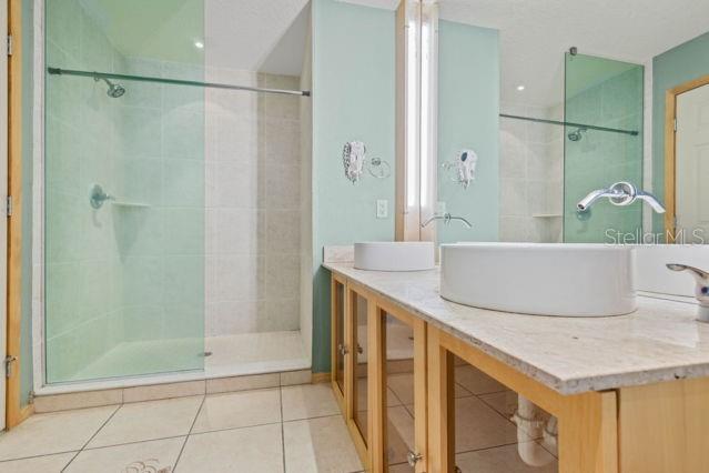 EUROPEAN VILLAGE - Residential Lease