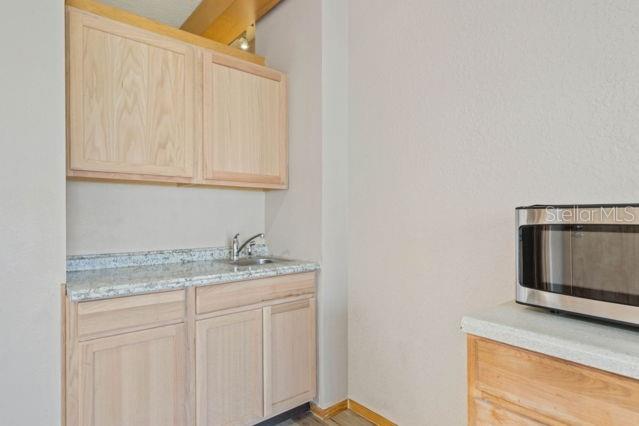 EUROPEAN VILLAGE - Residential Lease