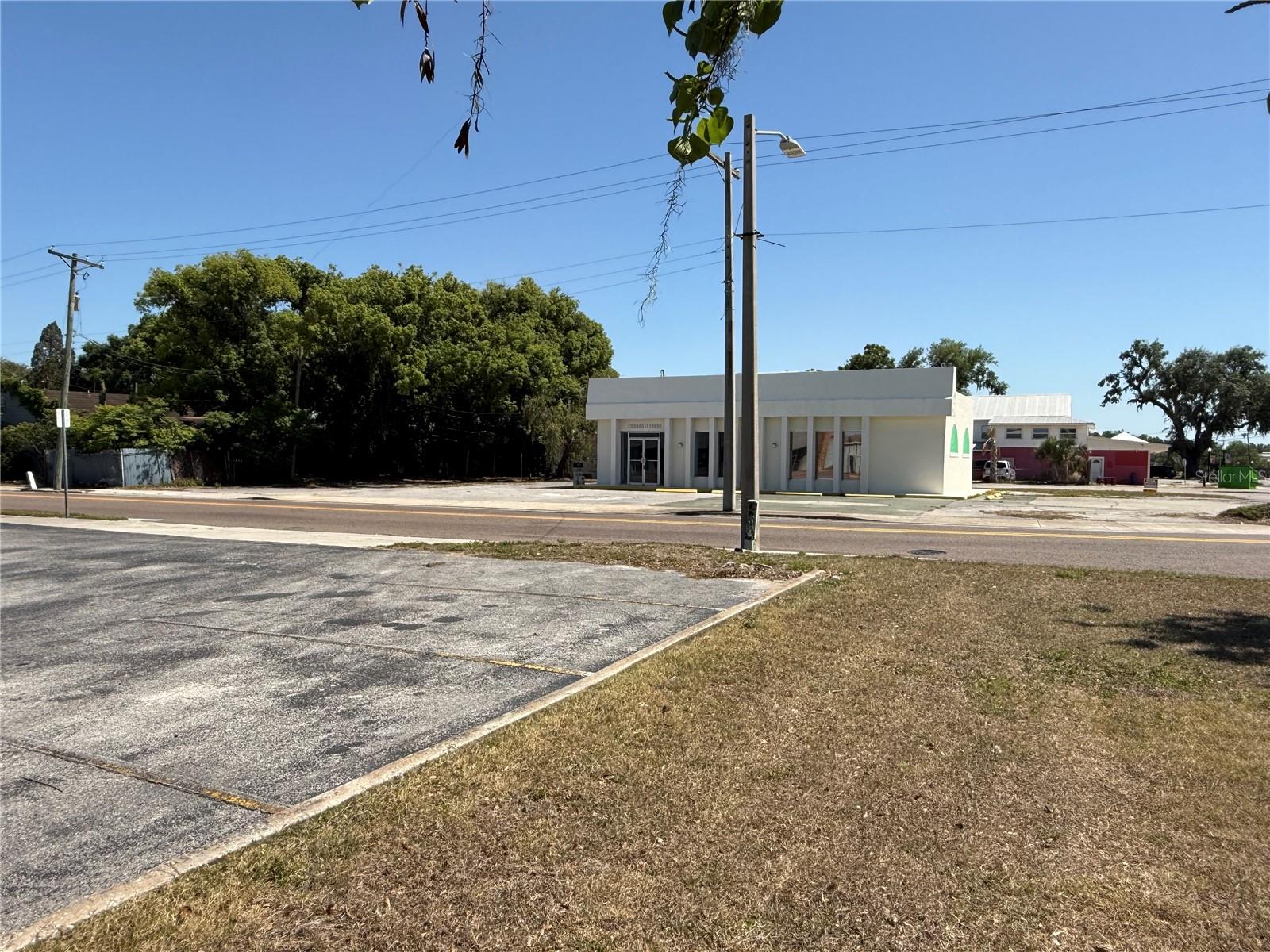 905 E MAIN STREET