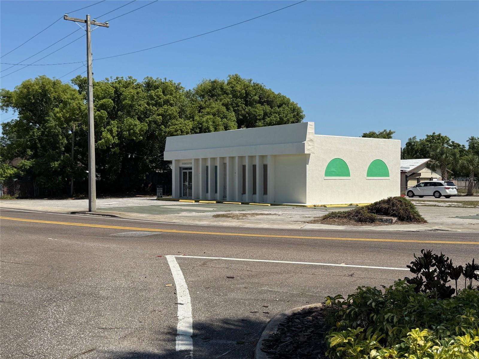 905 E MAIN STREET