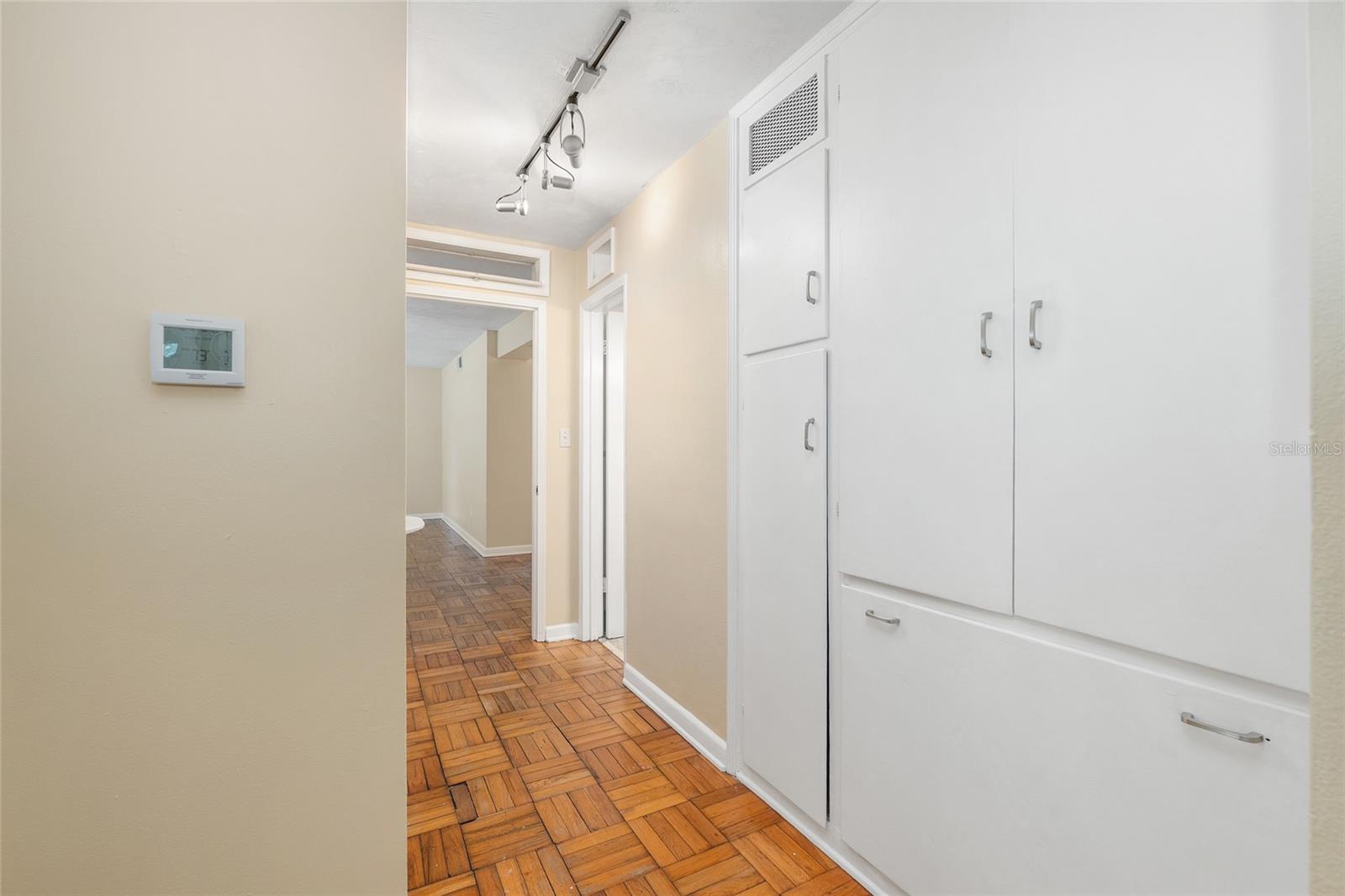 HIGHLAND COURT - Residential