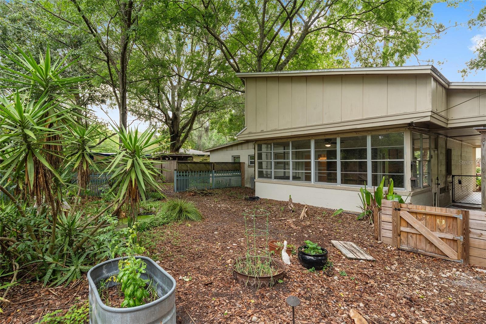HIGHLAND COURT - Residential