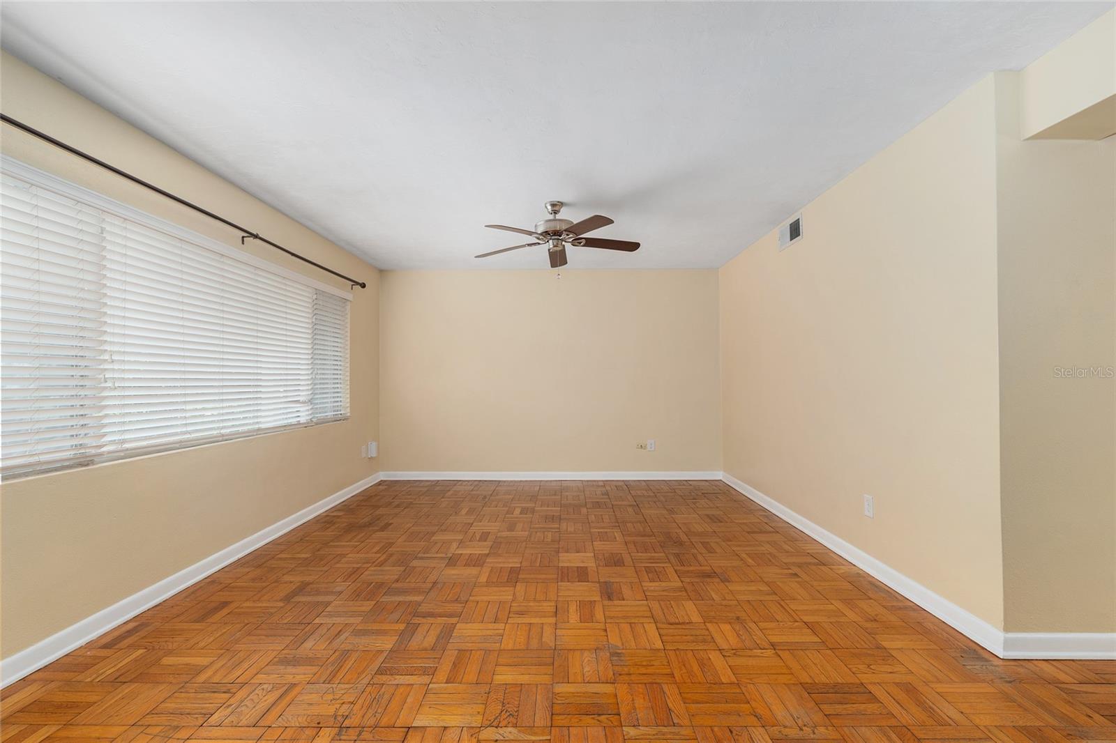 HIGHLAND COURT - Residential