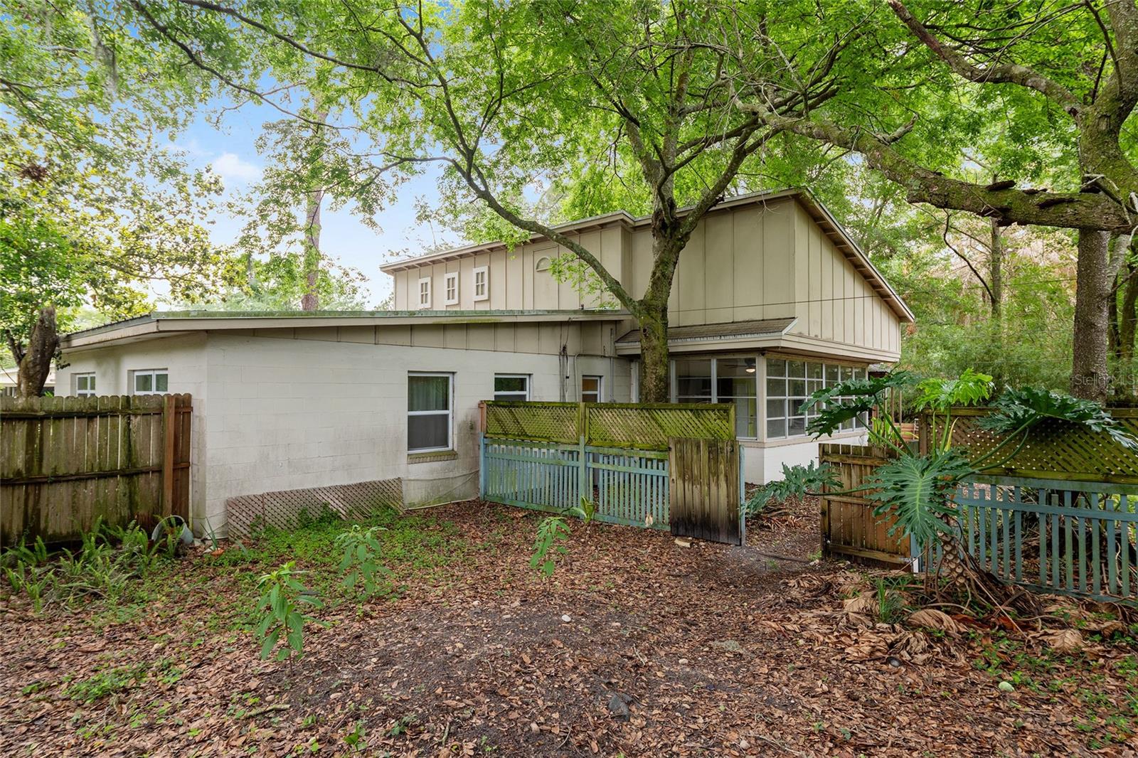HIGHLAND COURT - Residential
