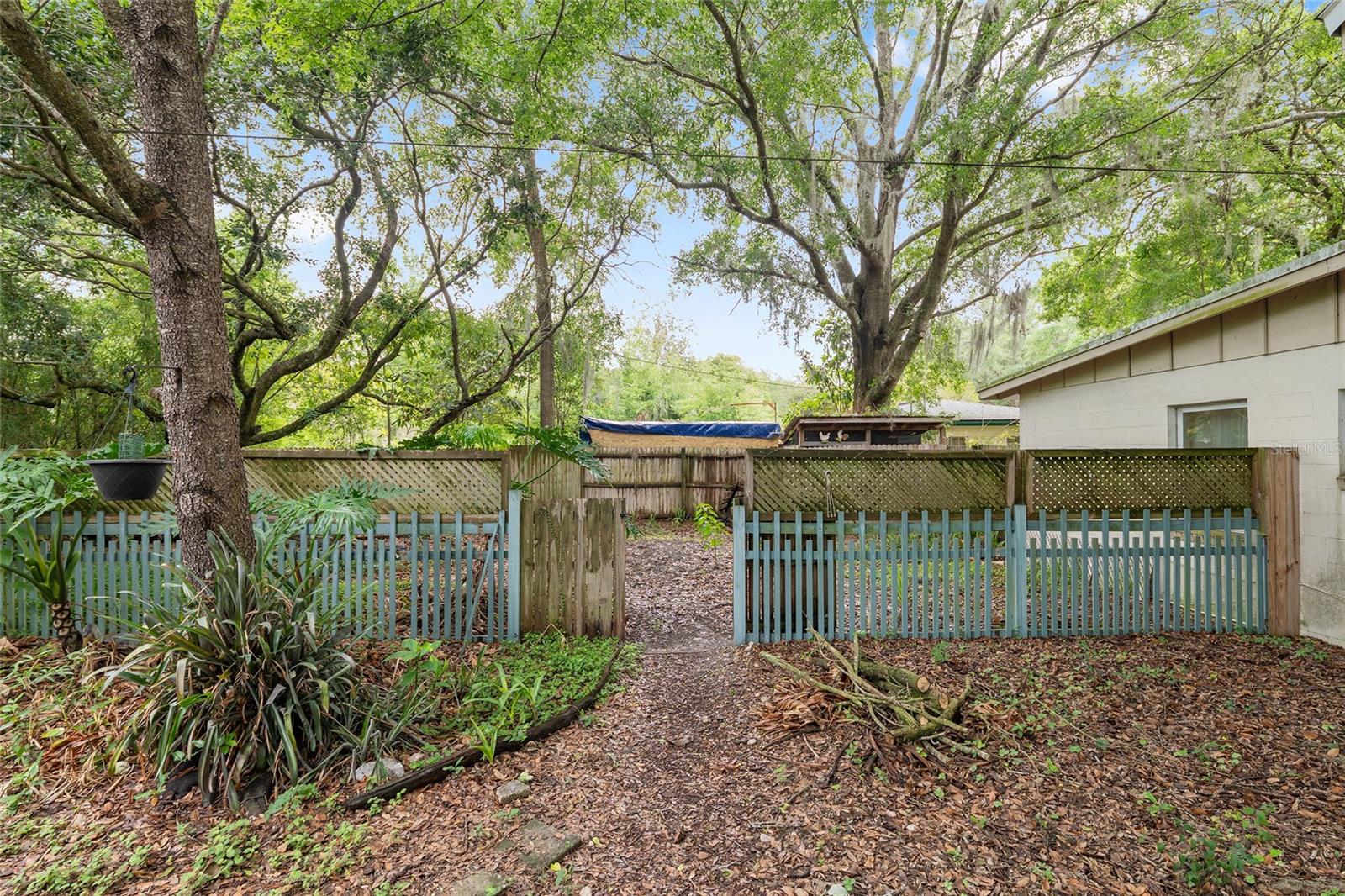 HIGHLAND COURT - Residential