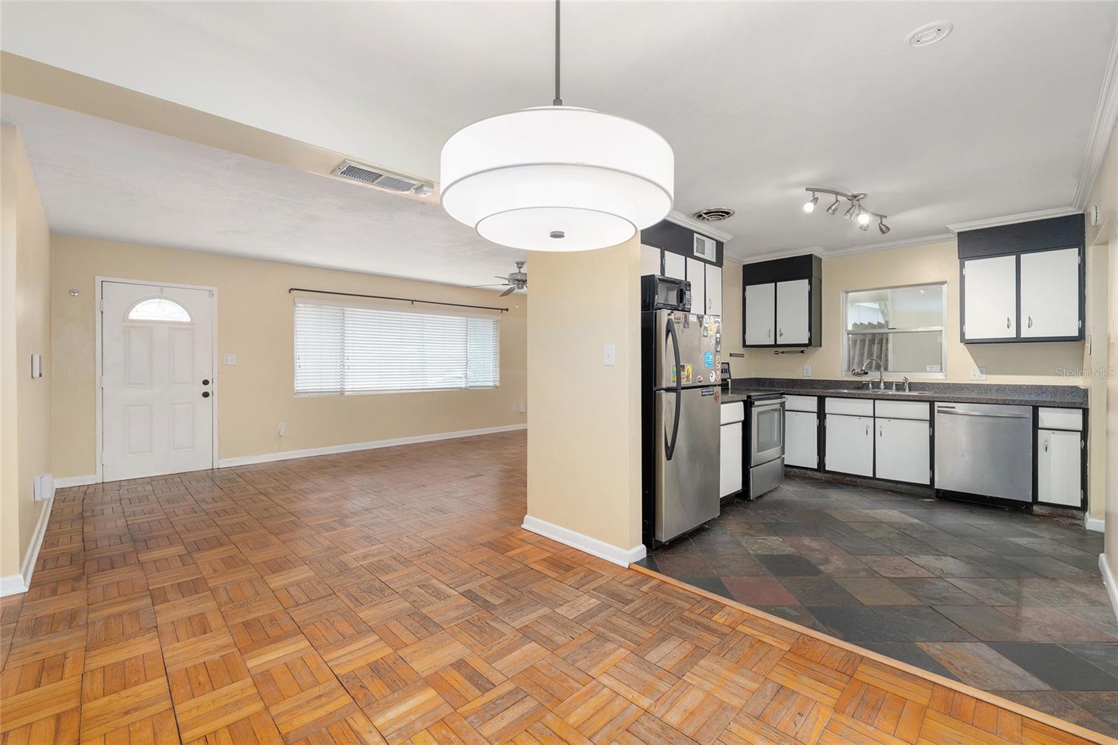 HIGHLAND COURT - Residential